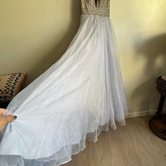 Terani Couture  Embellished Deep V-neck Ballgown size 4 - Picture 4 of 12